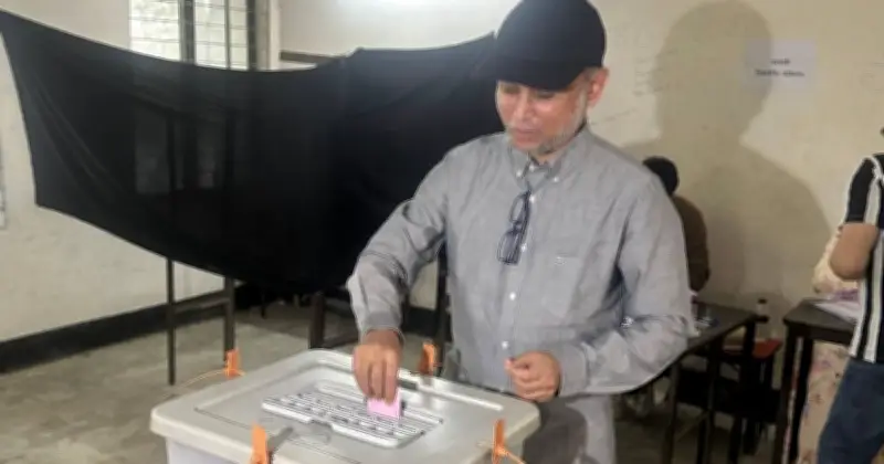 বনানীতে ভোট দিলেন মোস্তফা সরয়ার ফারুকী, আবরার ফাহাদের জন্মদিনে পোস্টে ইতিহাসের কথা