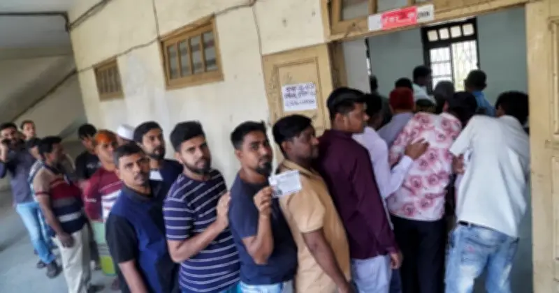 ১৩তম জাতীয় সংসদ নির্বাচনে ভোটগ্রহণ শুরু, ২৯৯ আসনে নির্বাচন অনুষ্ঠিত