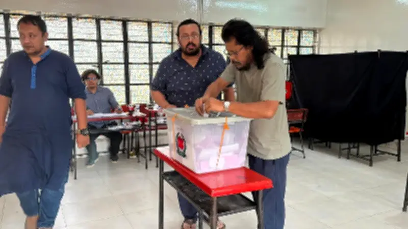 জেমস ভোট দিলেন, বললেন: 'সুন্দর গণতান্ত্রিক প্রক্রিয়া, দেশে শান্তি আসুক'