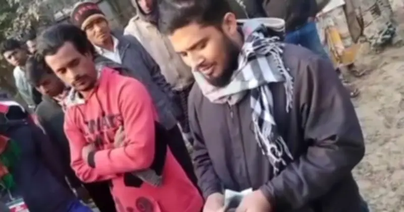 দিনাজপুরের বিরামপুরে ভোটারদের টাকা বিতরণের সময় জামায়াতের দুই কর্মী আটক