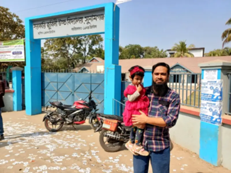 সুনামগঞ্জে ভোটের উৎসবের আমেজ, ভোটাররা স্বস্তিতে ভোটাধিকার প্রয়োগ করছেন