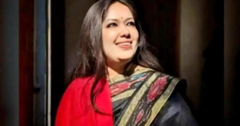 চট্টগ্রামে রুমিন ফারহানার সড়ক দুর্ঘটনা: গাড়ি উল্টে আহত অভিনেত্রী