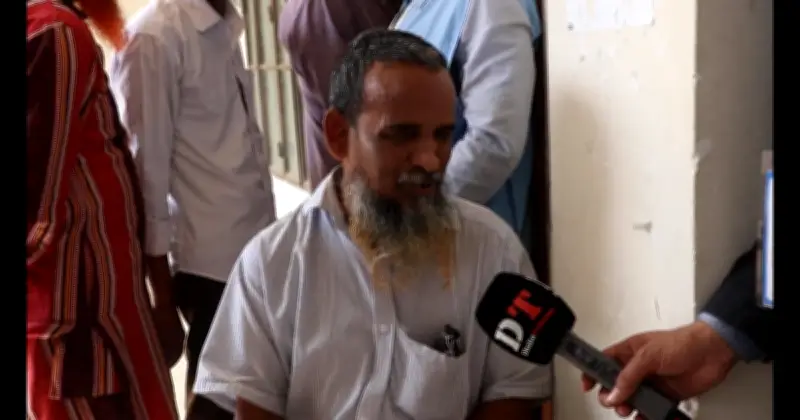 দৃষ্টিপ্রতিবন্ধী ফরিদ মিয়ার ভোটদান: '১৭ বছর অপেক্ষা, ভোট আমার কর্তব্য'