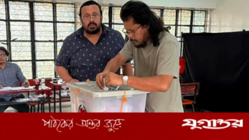 ত্রয়োদশ সংসদ নির্বাচনে ভোট দিলেন মাহফুজ আনাম জেমস, বললেন 'দেশে শান্তি আসুক'