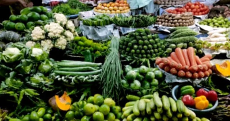 নির্বাচনী ছুটির প্রভাবে রাজধানীর নিত্যপণ্যের বাজারে অস্থিরতা, মুরগি-পেঁয়াজ-সবজির দাম বেড়েছে