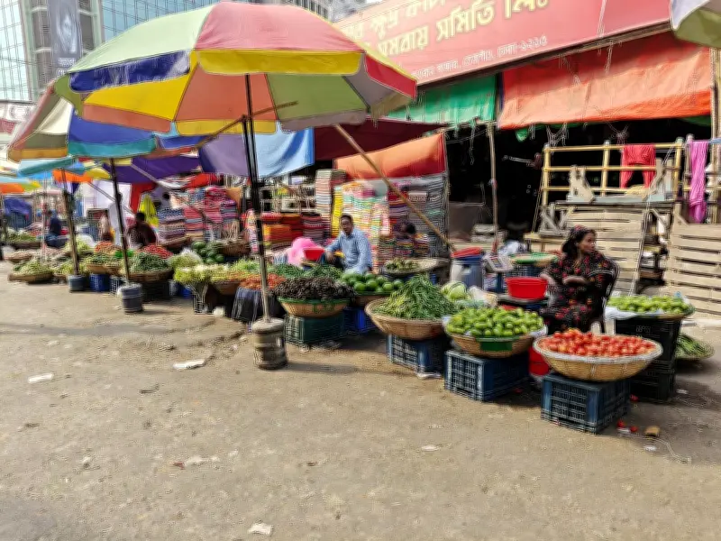 নির্বাচন পরবর্তী ঢাকায় বাজার ফাঁকা, লেবু-মুরগির দাম বেড়েছে