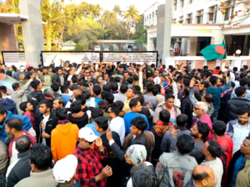 পাবনা-৩ ও পাবনা-৪ আসনে ভোট পুনর্গণনার দাবিতে বিএনপির বিক্ষোভ, প্রশাসনিক কার্যালয় ঘেরাও