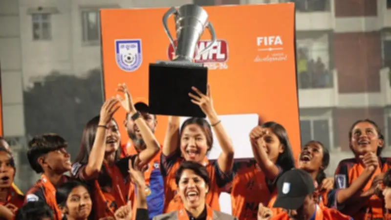 রাজশাহীর ফুটবলারদের ঐতিহাসিক শিরোপা: মেয়েদের লিগে প্রথমবার অংশ নিয়েই চ্যাম্পিয়ন