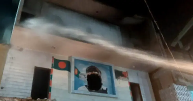 চাঁদপুরে আওয়ামী লীগের দলীয় কার্যালয়ে অগ্নিসংযোগ: ফায়ার সার্ভিসের দ্রুত পদক্ষেপে নিয়ন্ত্রণ