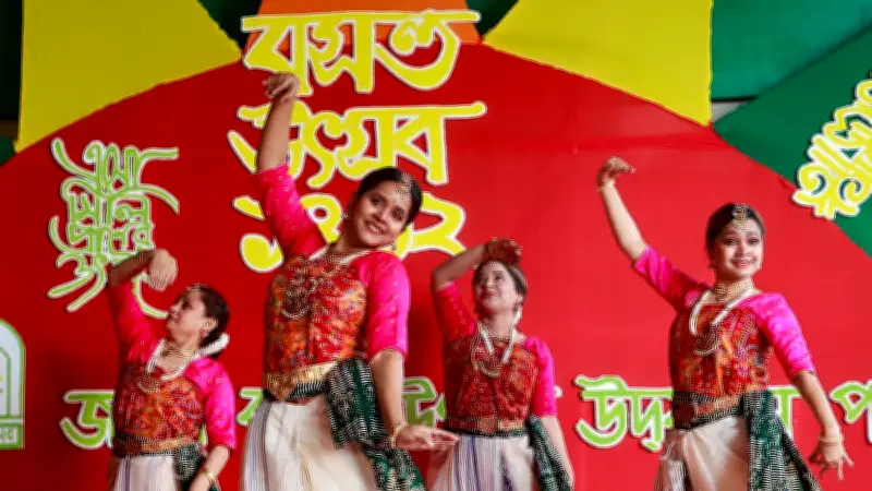 বসন্ত উৎসবে মুখর মুক্তিযুদ্ধ জাদুঘর, নতুন স্থানে প্রাণের স্পন্দন