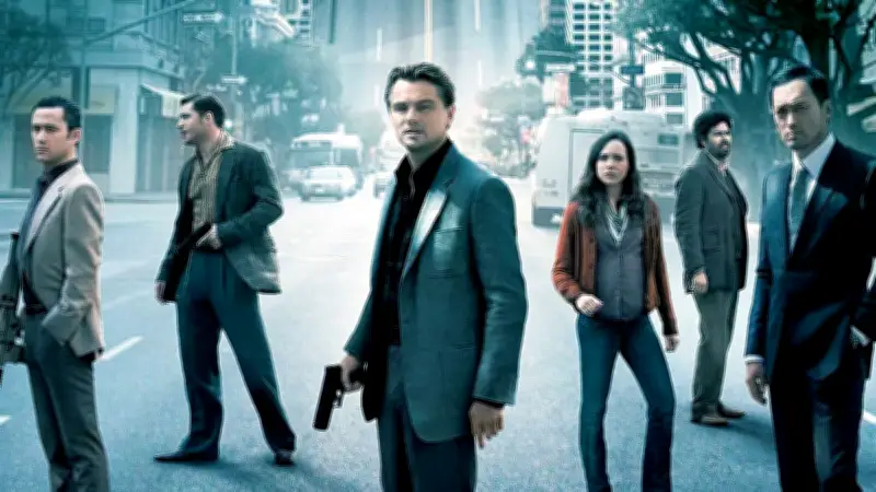 ক্রিস্টোফার নোলানের ইনসেপশন: স্বপ্নের গোলকধাঁধায় মনস্তাত্ত্বিক থ্রিলারের এক অনবদ্য যাত্রা