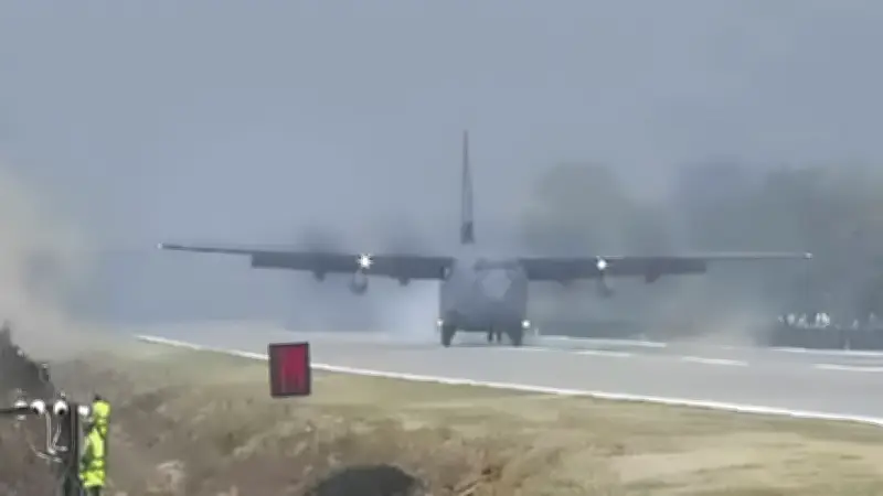 অসমে প্রধানমন্ত্রীর বিমান অবতরণ, নুরের শিক্ষা আধুনিকীকরণ প্রতিশ্রুতি ও নির্বাচনী বিতর্ক