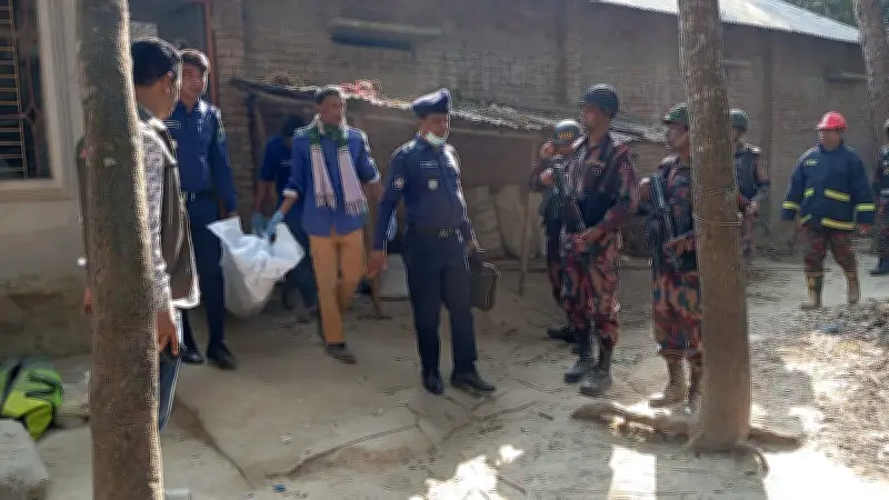 চাঁপাইনবাবগঞ্জে বোমা তৈরির সময় বিস্ফোরণে নিহত ২, আহত ৩, রাজনৈতিক সংশ্লিষ্টতার অভিযোগ