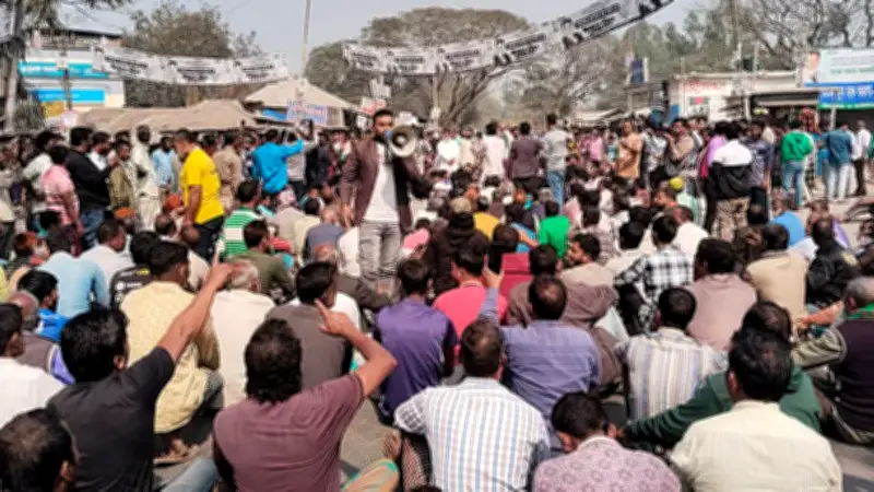 বিএনপির প্রার্থীর ফলাফল প্রত্যাখ্যান, মহাসড়ক অবরোধ ও আইনি লড়াইয়ে উত্তপ্ত রাজনৈতিক পরিস্থিতি