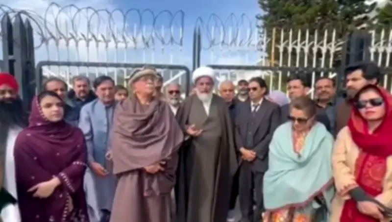 পাকিস্তানে ইমরান খানের চিকিৎসার দাবিতে বিরোধী নেতাদের দ্বিতীয় দিনের অবস্থান কর্মসূচি