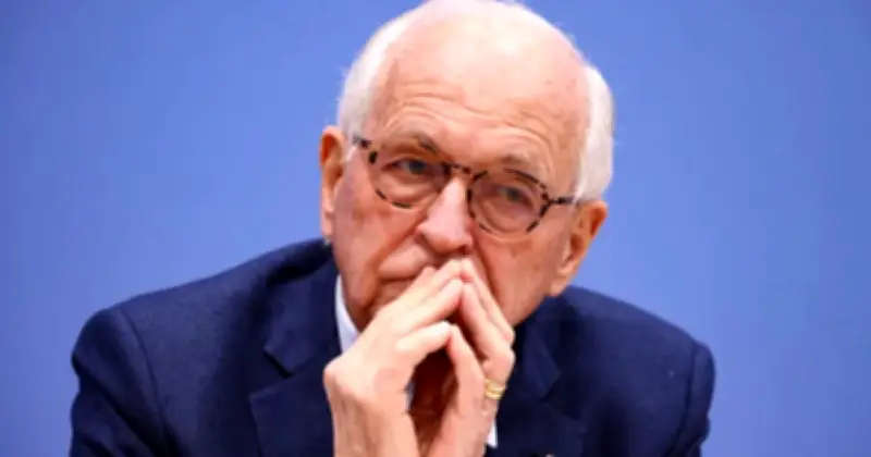 ইউক্রেন যুদ্ধ নিয়ে পশ্চিমা রাজনীতির বিভাজন: কূটনৈতিক জটিলতা ও শান্তি আলোচনার অনিশ্চয়তা