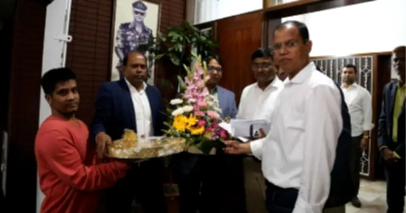 মমতা বন্দ্যোপাধ্যায়ের ফুল ও মিষ্টি পাঠানো, তারেক রহমানকে অভিনন্দন