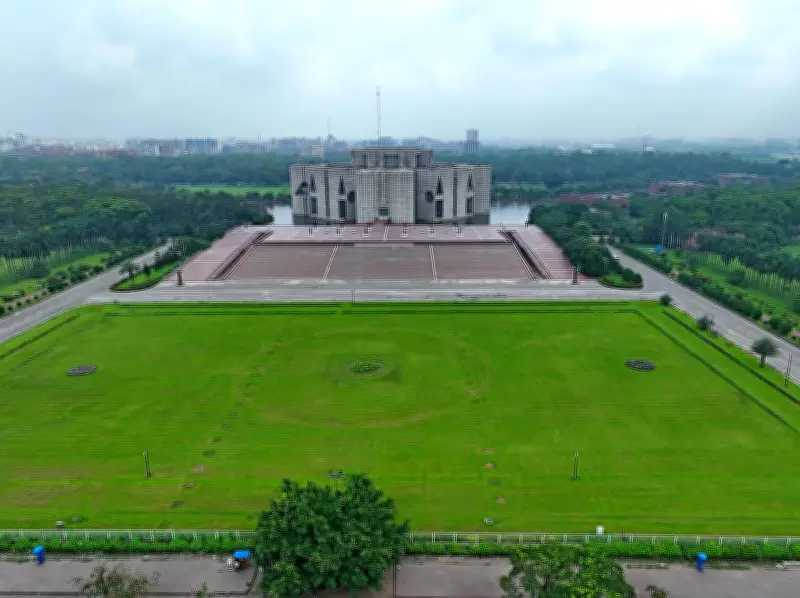 সংসদ ভবনের দক্ষিণ প্লাজায় প্রথমবারের মতো মন্ত্রিসভার শপথ অনুষ্ঠান
