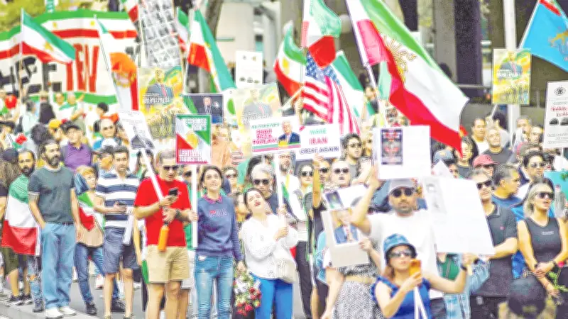 ইরানে সরকার পরিবর্তনই সবচেয়ে ভালো: ট্রাম্প, সামরিক চাপ বাড়ানোর ঘোষণা