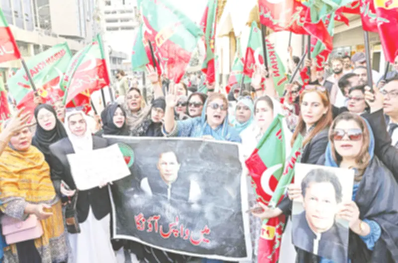 ইমরান খানের চিকিৎসার দাবিতে বিক্ষোভ, আদালতে জামিন ও সাজা স্থগিতের আবেদন