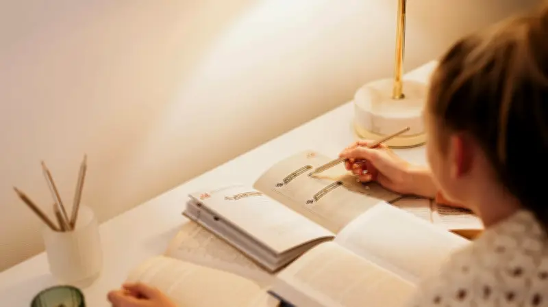 পড়াশোনার সেরা সময় কোনটি? নিজের অভ্যাস বুঝে রুটিন করুন