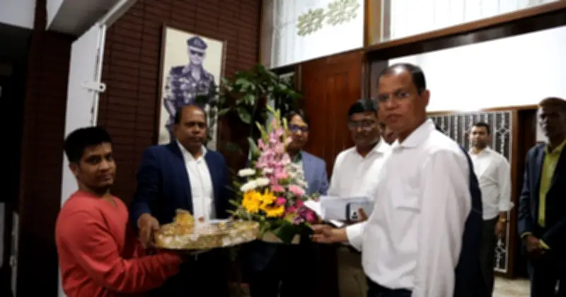 মমতা বন্দ্যোপাধ্যায়ের তরিক রহমানকে ফুল ও মিষ্টি উপহার, বিজয়ের শুভেচ্ছা