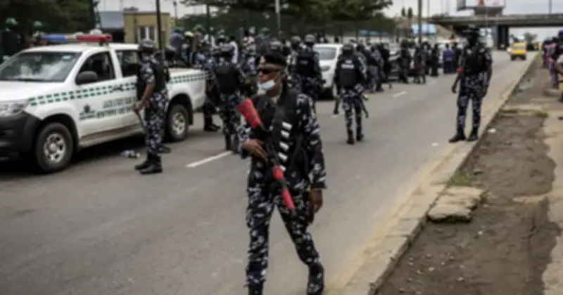 নাইজেরিয়ার উত্তরাঞ্চলে সশস্ত্র হামলায় ৩২ জন নিহত, গ্রামে আগুন ও অপহরণের ঘটনা