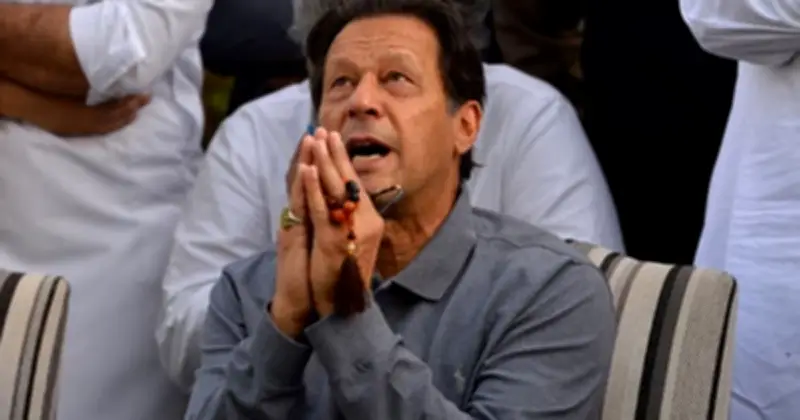 ইমরান খানের স্বাস্থ্য সংকট: দৃষ্টিশক্তি হারানো ৮৫%, কারাগার থেকে হাসপাতালে স্থানান্তর