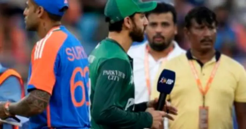 টি-টোয়েন্টি বিশ্বকাপে আজ ভারত-পাকিস্তানের ঐতিহাসিক দ্বৈরথ, মেঘের আড়ালে ম্যাচ