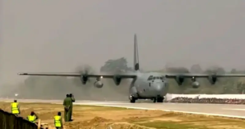 আসামের জাতীয় সড়কে অবতরণ করলেন মোদি, কৌশলগত গুরুত্বে জরুরি রানওয়ে