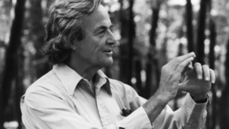 বিংশ শতাব্দীর জাদুকরী প্রতিভা: পদার্থবিজ্ঞানী রিচার্ড ফাইনম্যানের জীবন ও অবদান