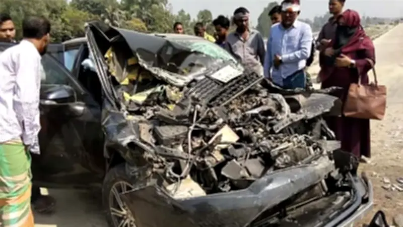 টাঙ্গাইলে দুর্ঘটনায় নিহত ২, এলাকাবাসী মঈনুল ইসলাম খানকে মন্ত্রী হিসেবে দেখতে চায়