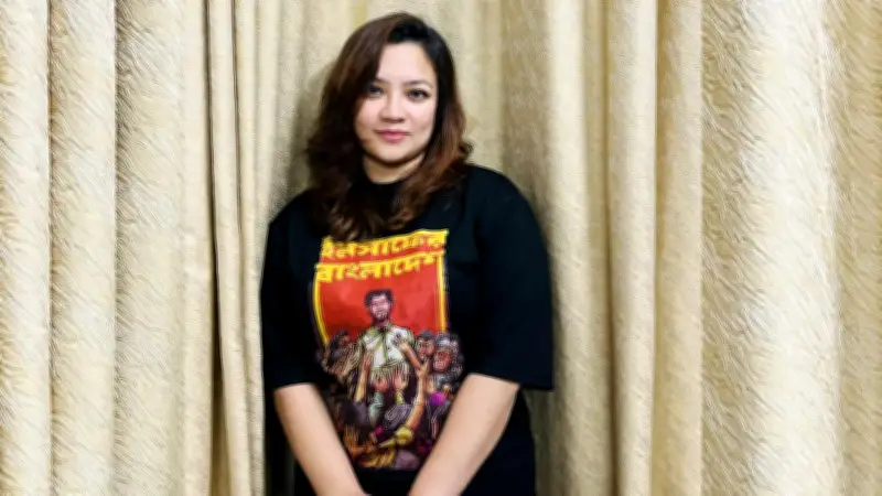 ঢাবি শিক্ষক মোনামিকে হত্যার হুমকি, শ্রদ্ধা জানাতে আসা অধ্যাপকসহ আটক ৫