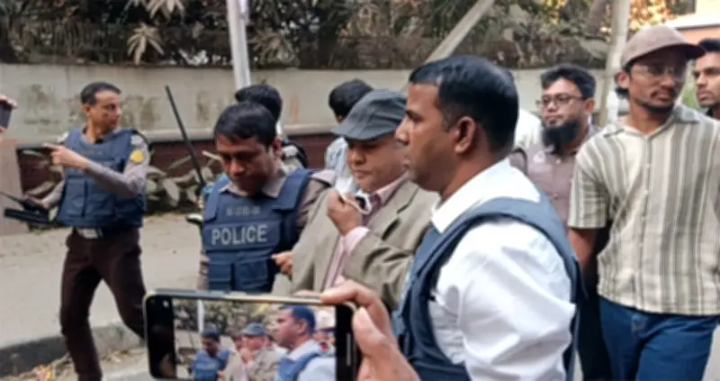 ঢাবি অধ্যাপকসহ ৫ জন আটক, বিএনপির নির্বাচনী বিজয় নিয়ে সাংবাদিক ফোরামের অভিনন্দন