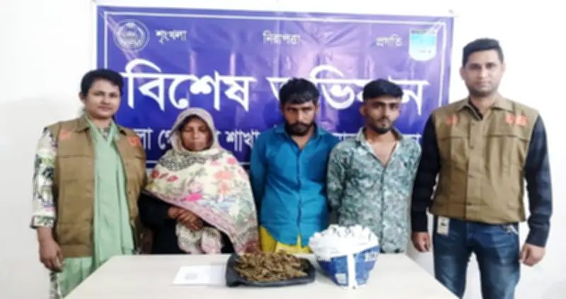 সাভারে ৩ সহ নারী আটক, মাদক উদ্ধার; তরিকের জামায়াত আমীর সফর