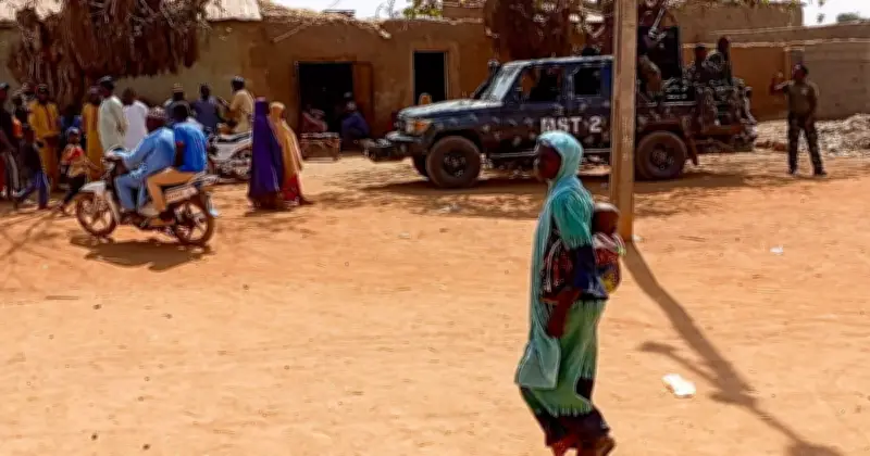 নাইজেরিয়ায় সশস্ত্র হামলায় ৩২ জন নিহত, গ্রামে অগ্নিসংযোগ ও গুলিবর্ষণ