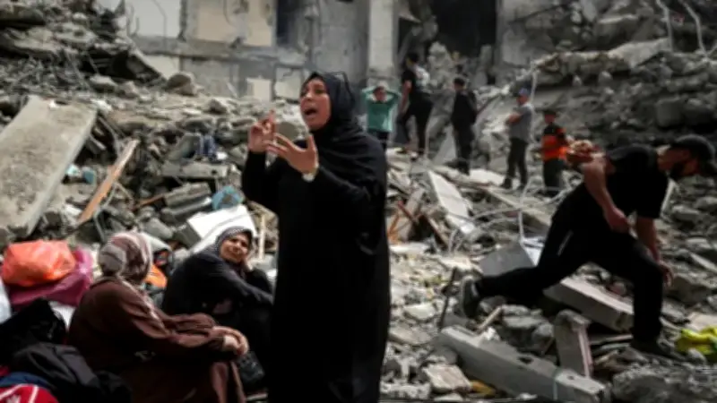 গাজায় ইসরায়েলি হামলায় লাশের মিছিল অব্যাহত, রাজনৈতিক অস্থিরতায় বাংলাদেশে উত্তেজনা