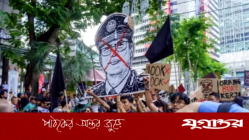 মালয়েশিয়ায় দুর্নীতি দমন কমিশন প্রধানের পদত্যাগ দাবিতে কালো পোশাকে বিক্ষোভ