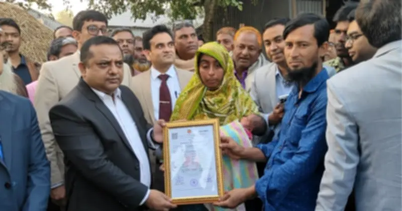 ভোটকেন্দ্রে জন্ম নিল 'খালেদা', সিরাজগঞ্জের প্রত্যন্ত গ্রামে ইতিহাসের ঘটনা