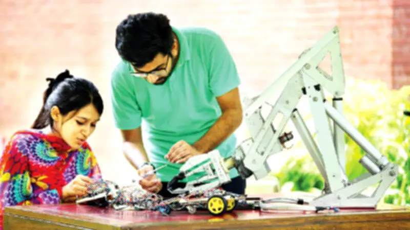 বিএনপির ইশতেহারে শিক্ষা খাতে জিডিপির ৫% বরাদ্দের প্রতিশ্রুতি: উচ্চাভিলাষী অঙ্গীকার ও বাস্তবায়নের চ্যালেঞ্জ