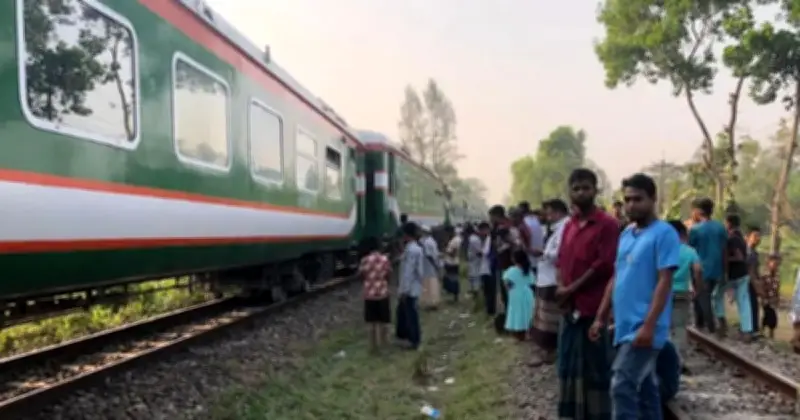 কুমিল্লার নাঙ্গলকোটে মহানগর এক্সপ্রেসের বগি লাইনচ্যুত, ঢাকামুখী ট্রেন চলাচল বন্ধ