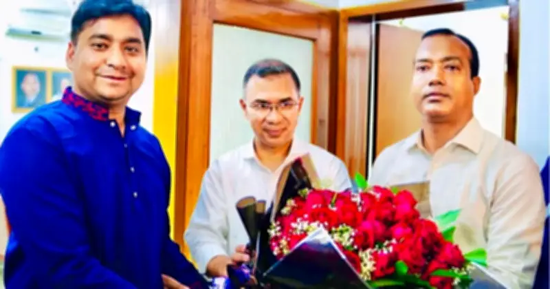 বিএনপি চেয়ারপারসন কার্যালয়ে ছাত্রদল নেতাদের তারিক রহমানকে ফুলেল শুভেচ্ছা