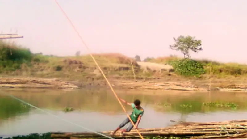 জীবনের মায়া তুচ্ছ করে অন্যের জীবন আলোকিত করতে লড়াই করেন যারা