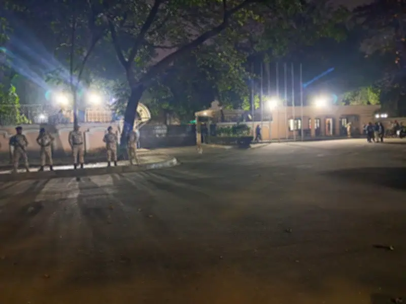 এনসিপি নেতাদের প্রতিনিধিদল জুলাই সনদে স্বাক্ষর করতে প্রধান উপদেষ্টা ইউনূসের বাসভবনে