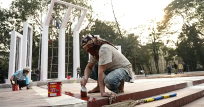 আন্তর্জাতিক মাতৃভাষা দিবসের প্রাক্কালে কেন্দ্রীয় শহীদ মিনারে চলছে চূড়ান্ত প্রস্তুতি