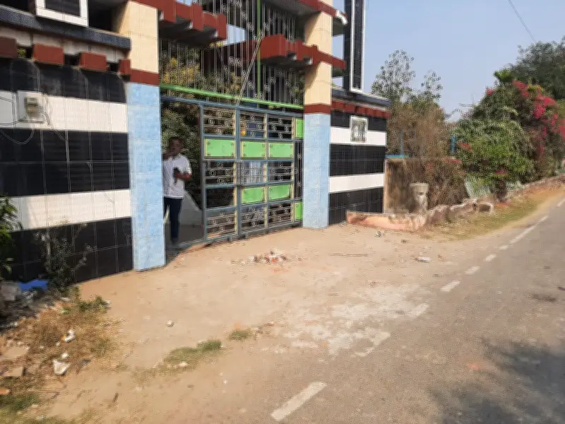 সাতক্ষীরায় আওয়ামী লীগ নেতার বাড়িতে হামলা: সীমানাপ্রাচীর ও সিসিটিভি ভাঙচুর