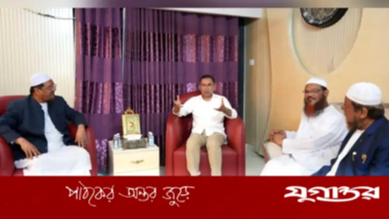 চরমোনাই পীরের বাসায় সৌজন্য সাক্ষাতে বিএনপি চেয়ারম্যান তারেক রহমান