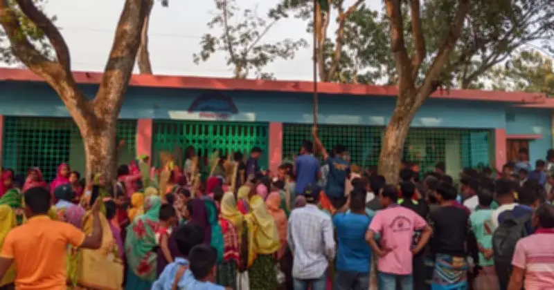 পীরগঞ্জে ভোটকেন্দ্র থেকে ব্যালট উদ্ধার, ইউএনও অবরুদ্ধ, বিএনপির বিক্ষোভ অব্যাহত