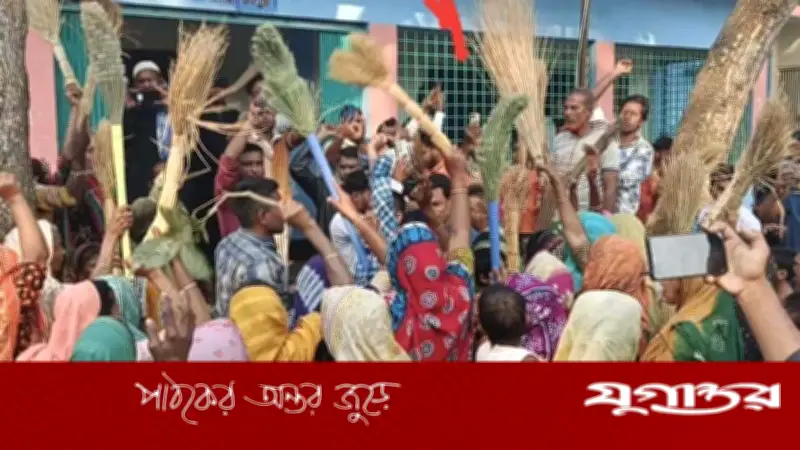 রংপুরের বিদ্যালয়ে ধানের শীষ সিলযুক্ত ব্যালট, ইউএনও অবরুদ্ধ পাঁচ ঘণ্টা