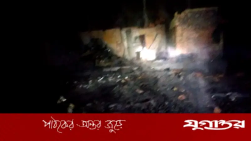 বাগেরহাটে যুবদল নেতার বাড়িতে আগুন: আধিপত্য বিরোধের অভিযোগ, তদন্তে পুলিশ